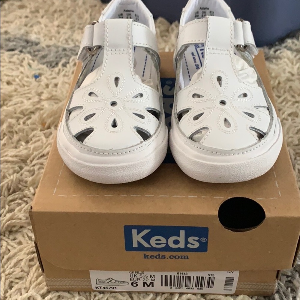 NIB ADELLE WHITE TODDLER SIZE 6 KEDS